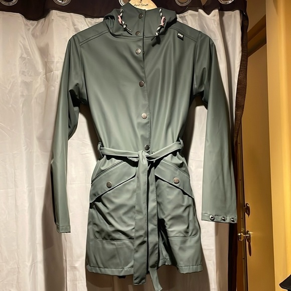 Helly Hansen rain  jacket - Picture 1 of 5